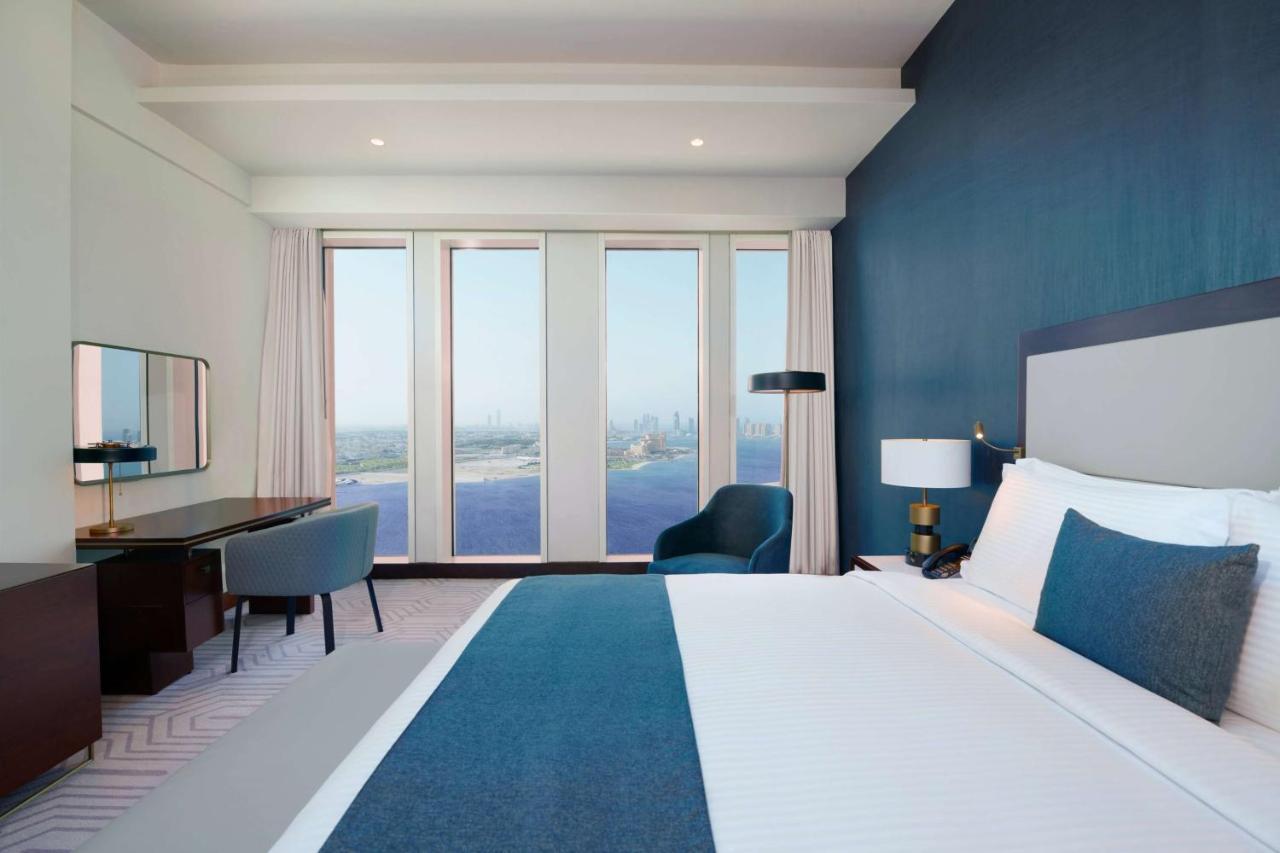 Wyndham Grand West Bay 5*