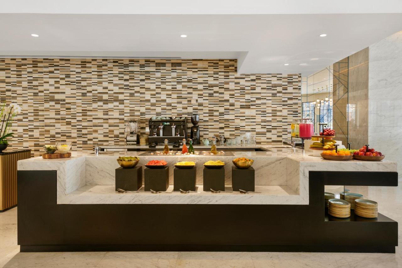 Wyndham Grand West Bay Doha