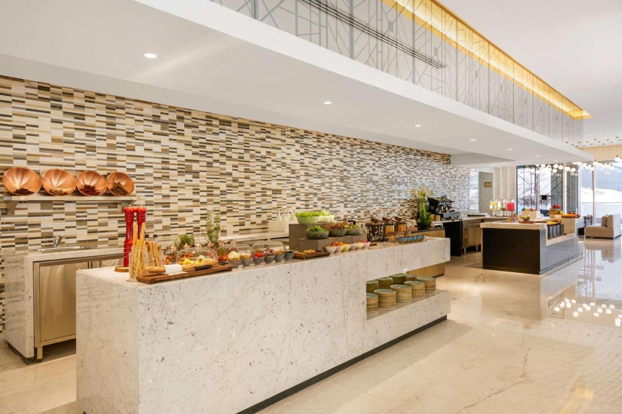 Hotel Wyndham Grand West Bay